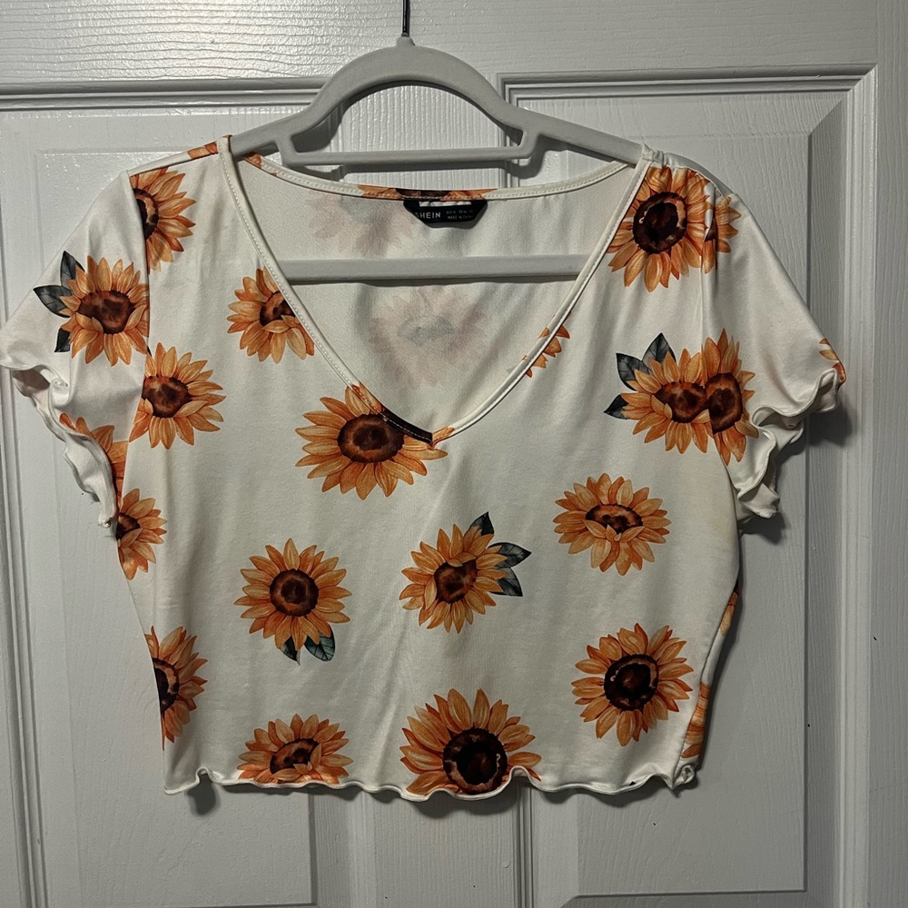 SHEIN Sunflower Patterned V-Neck Crop Top